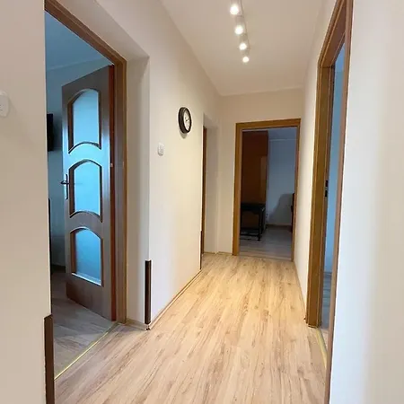 15 Centrum - Mieszkanie Dla 7 Osob * גדינייה